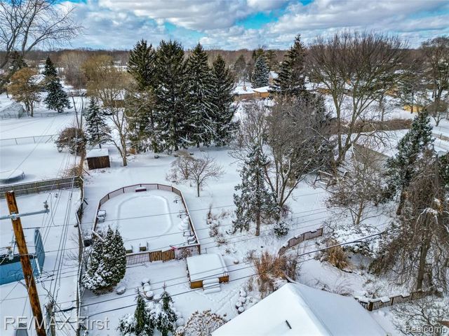 36057 Farmbrook Drive, Clinton Township, MI 48035