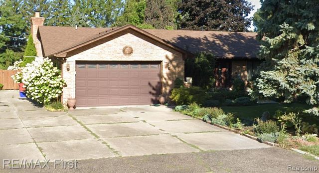 36057 Farmbrook Drive, Clinton Township, MI 48035