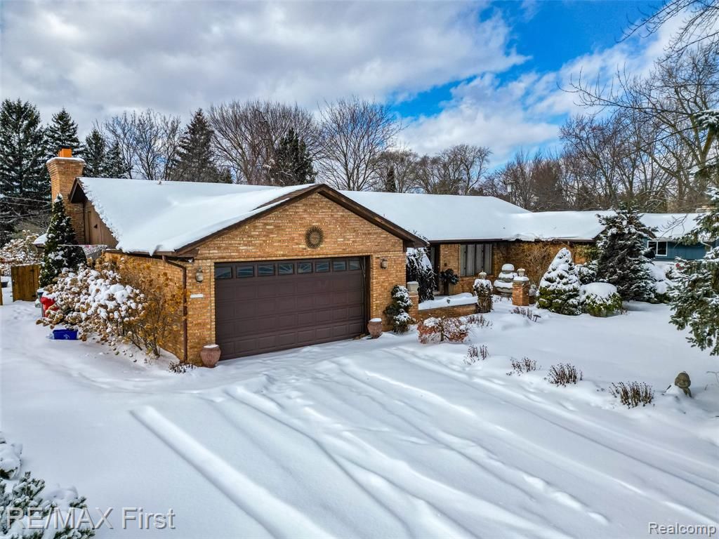 36057 Farmbrook Drive, Clinton Township, MI 48035