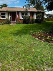 415 Gibbs Rd, Pensacola, FL 32507