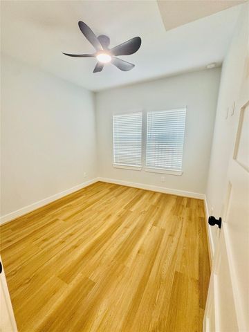 867 S Victory Drive, Houston, TX 77088