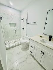 867 S Victory Drive, Houston, TX 77088