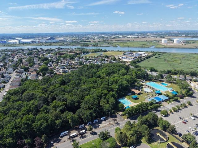 55 CENTRAL LANE, Secaucus, NJ 07094
