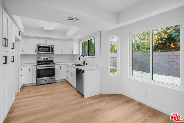 10649 Willowbrae Avenue, Chatsworth (los Angeles), CA 91311