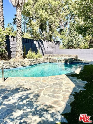10649 Willowbrae Avenue, Chatsworth (los Angeles), CA 91311