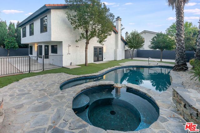 10649 Willowbrae Avenue, Chatsworth (los Angeles), CA 91311
