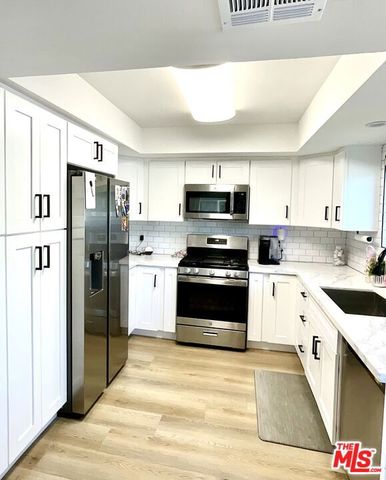 10649 Willowbrae Avenue, Chatsworth (los Angeles), CA 91311