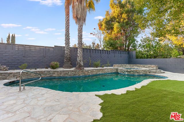 10649 Willowbrae Avenue, Chatsworth (los Angeles), CA 91311