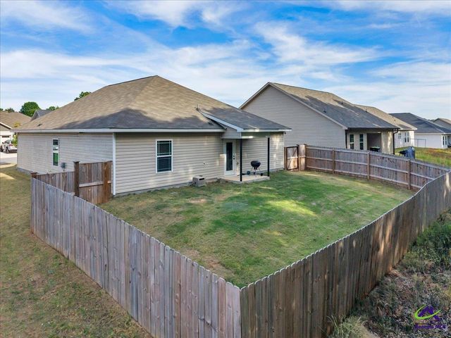 137 Red Tail Circle, Byron, GA 31008