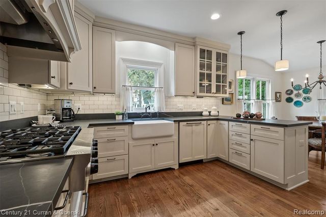 552 W Dunlap St, Northville, MI 48167