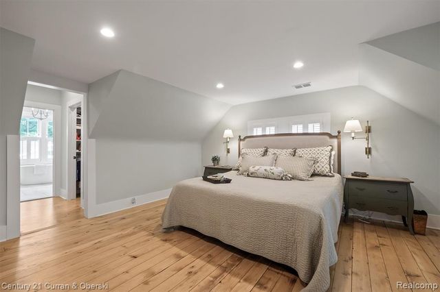 552 W Dunlap St, Northville, MI 48167