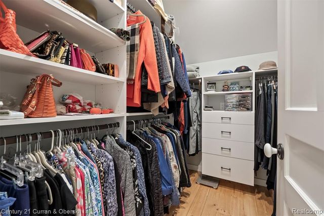 552 W Dunlap St, Northville, MI 48167