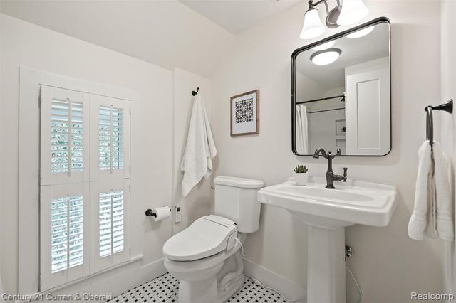 552 W Dunlap St, Northville, MI 48167