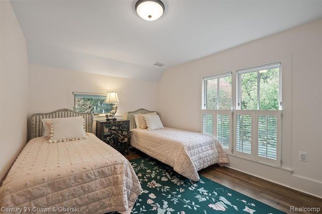 552 W Dunlap St, Northville, MI 48167