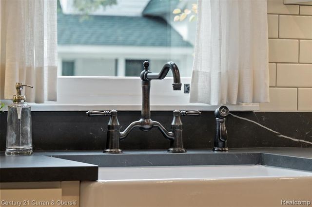 552 W Dunlap St, Northville, MI 48167