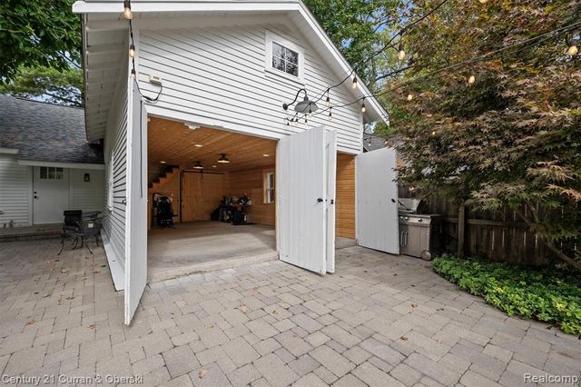 552 W Dunlap St, Northville, MI 48167