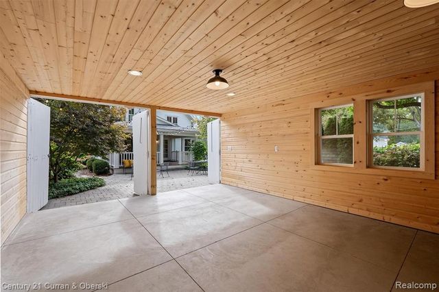 552 W Dunlap St, Northville, MI 48167