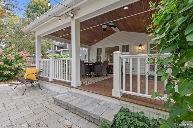 552 W Dunlap St, Northville, MI 48167