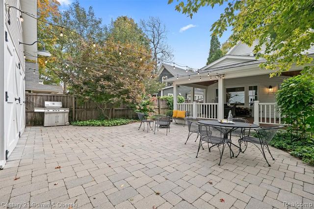 552 W Dunlap St, Northville, MI 48167