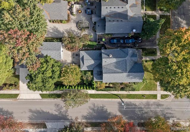 552 W Dunlap St, Northville, MI 48167