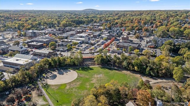 552 W Dunlap St, Northville, MI 48167