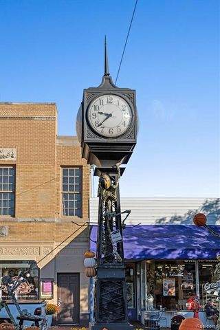 552 W Dunlap St, Northville, MI 48167