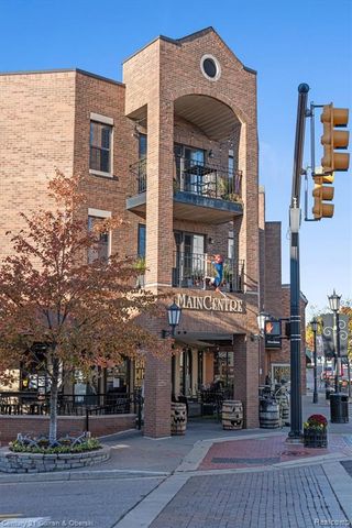 552 W Dunlap St, Northville, MI 48167