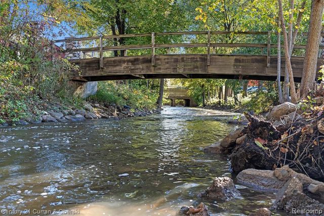 552 W Dunlap St, Northville, MI 48167