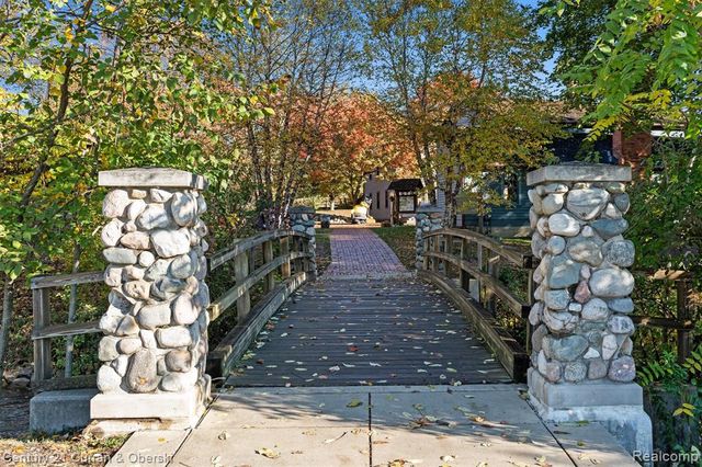 552 W Dunlap St, Northville, MI 48167