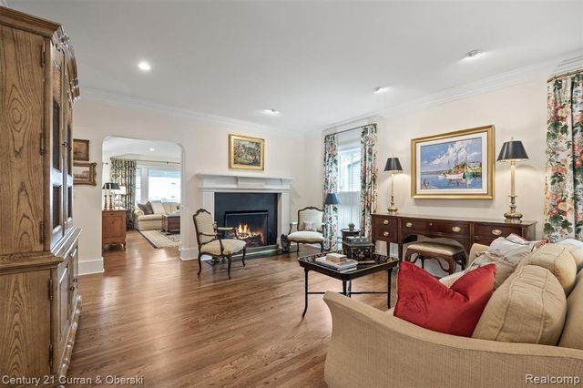 552 W Dunlap St, Northville, MI 48167