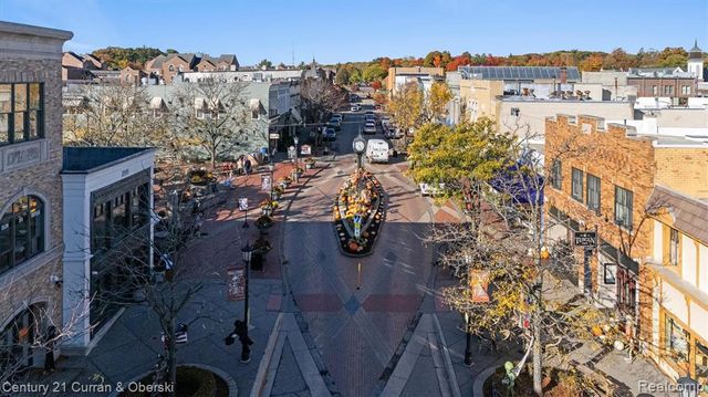 552 W Dunlap St, Northville, MI 48167