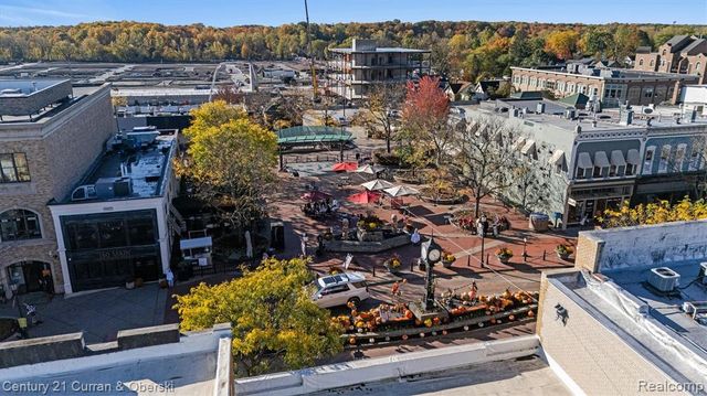 552 W Dunlap St, Northville, MI 48167