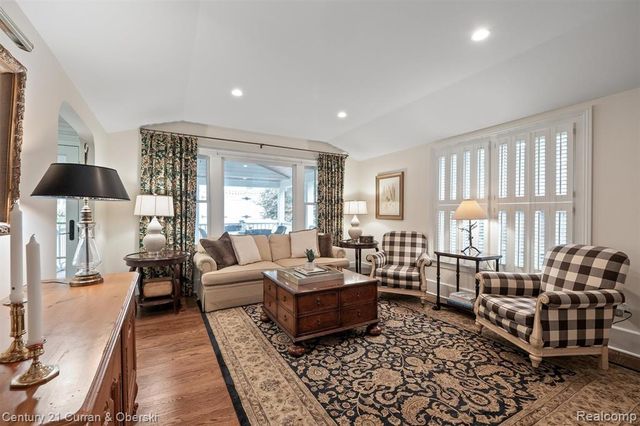 552 W Dunlap St, Northville, MI 48167