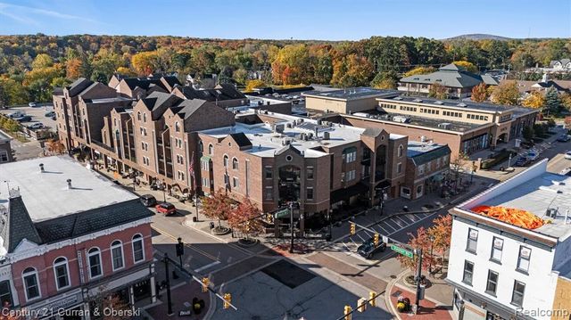 552 W Dunlap St, Northville, MI 48167