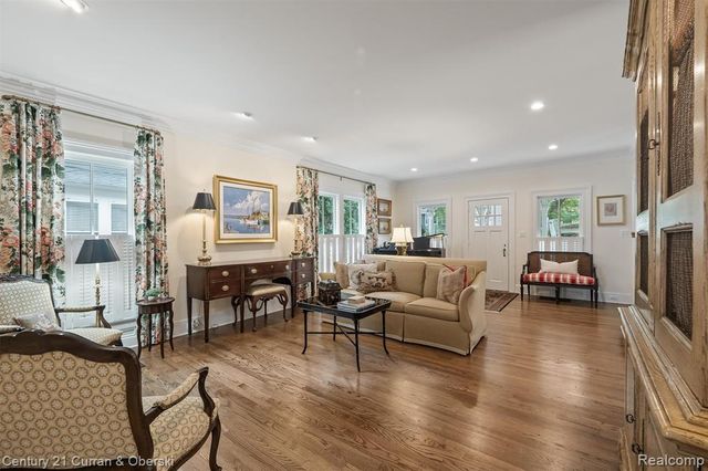 552 W Dunlap St, Northville, MI 48167