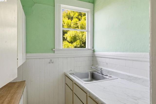 3202 Shattuck Ave, Berkeley, CA 94705