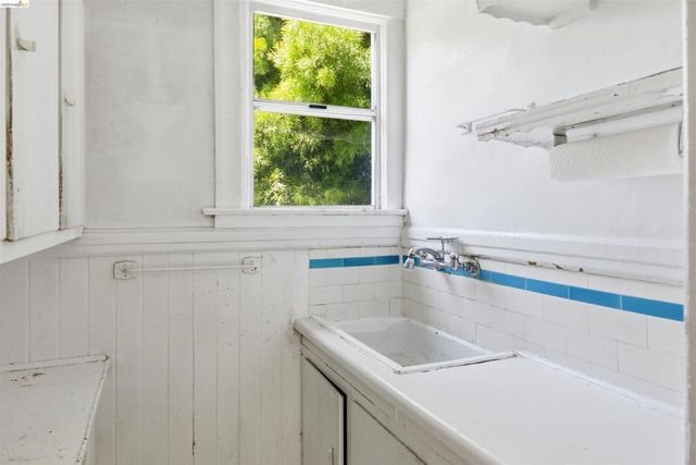 3202 Shattuck Ave, Berkeley, CA 94705