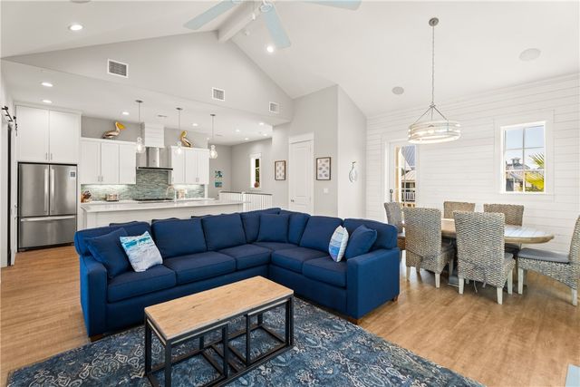 200 Sunset Ave, Port Aransas, TX 78373