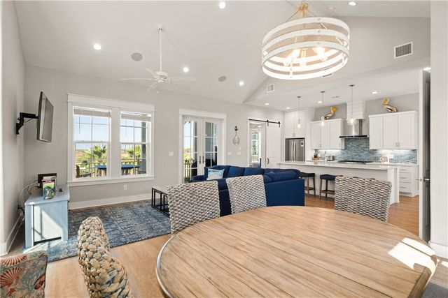 200 Sunset Ave, Port Aransas, TX 78373