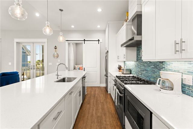 200 Sunset Ave, Port Aransas, TX 78373