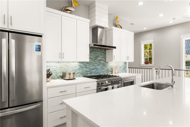 200 Sunset Ave, Port Aransas, TX 78373