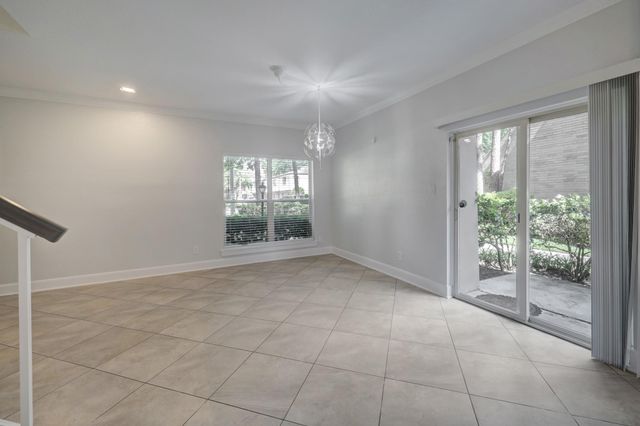 1115 Augusta Drive 29, Houston, TX 77057