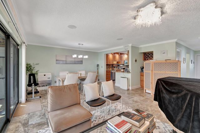 732 NE 12th Terrace 6, Boynton Beach, FL 33435
