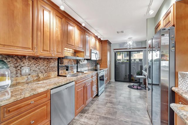 732 NE 12th Terrace 6, Boynton Beach, FL 33435