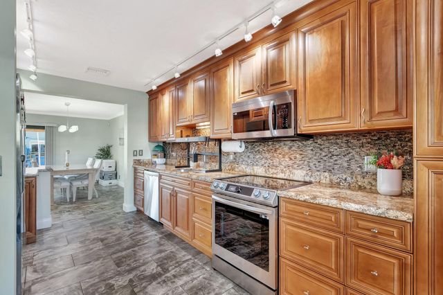 732 NE 12th Terrace 6, Boynton Beach, FL 33435
