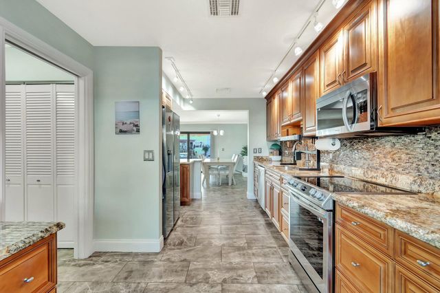 732 NE 12th Terrace 6, Boynton Beach, FL 33435