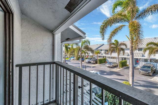 732 NE 12th Terrace 6, Boynton Beach, FL 33435