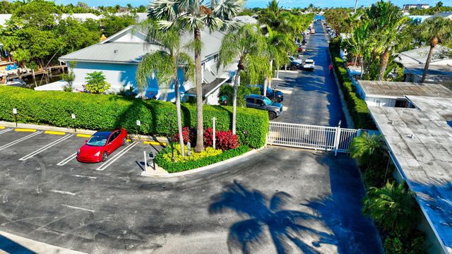 732 NE 12th Terrace 6, Boynton Beach, FL 33435
