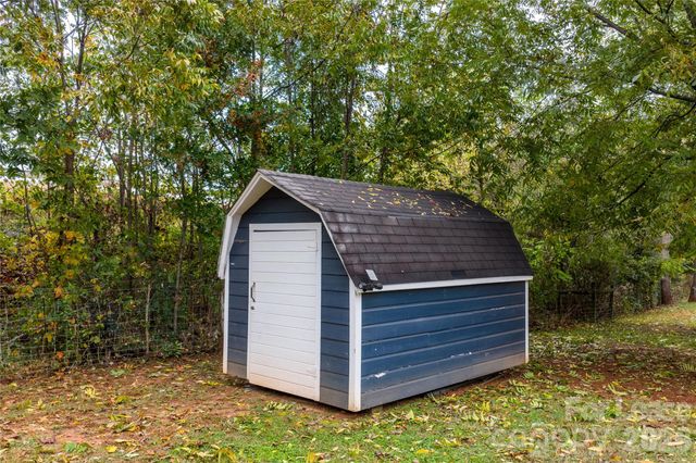 1515 Berkley Street SW, Lenoir, NC 28645