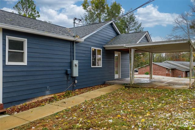 1515 Berkley Street SW, Lenoir, NC 28645